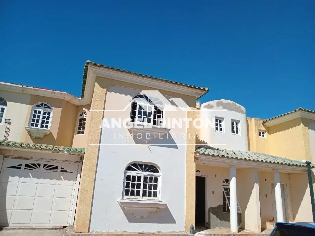 API 10015 CASA VENTA OASIS COUNTR 1 AV FUERZAS ARMADAS MARACAIBO $320000 Leyva Vásquez 0412 0716209