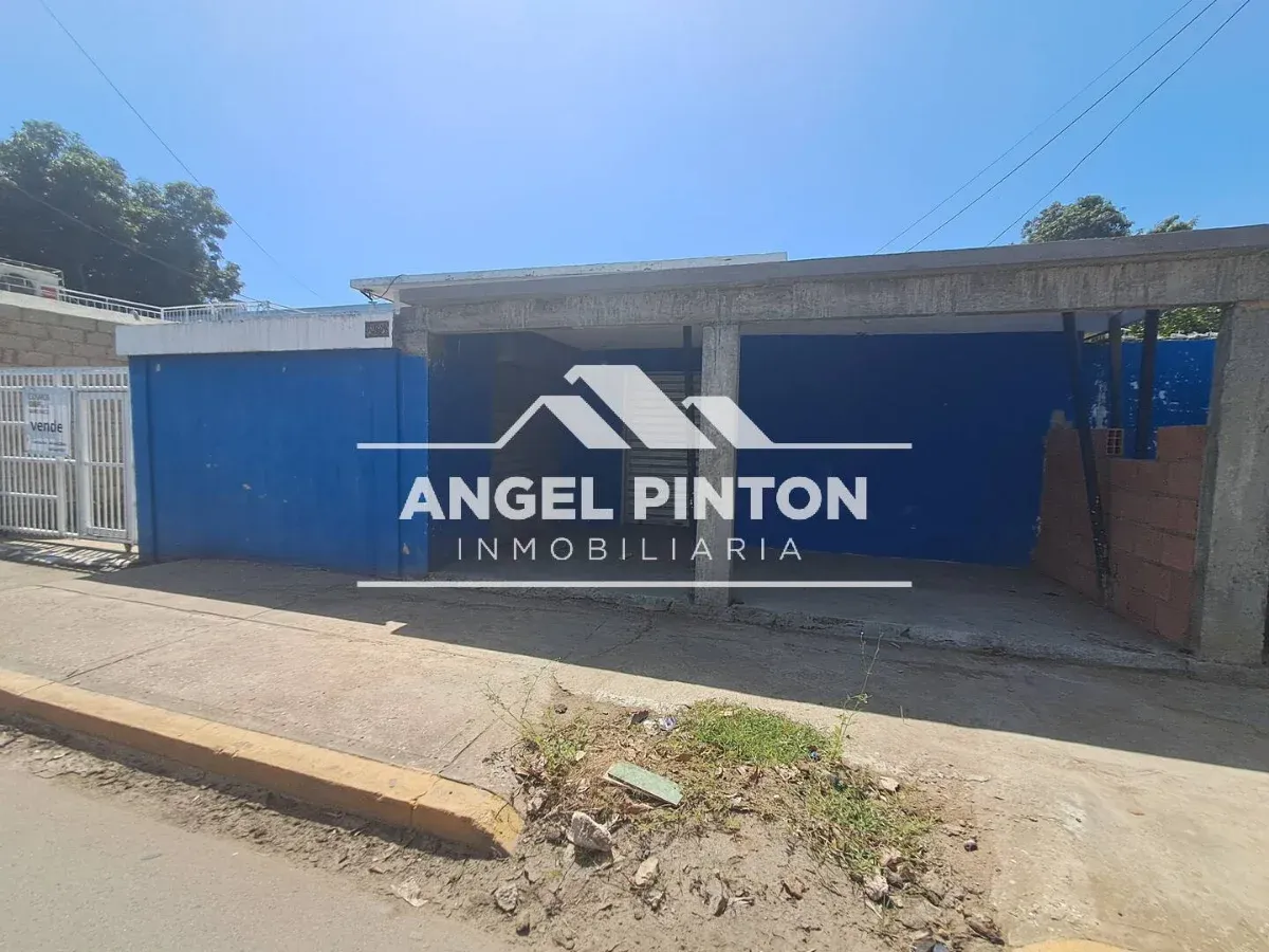 API 9967 CASA COMERCIAL VENTA AV LA LIMPIA MARACAIBO US$ 82000 Leyva Vásquez 0412 0716209 - 4