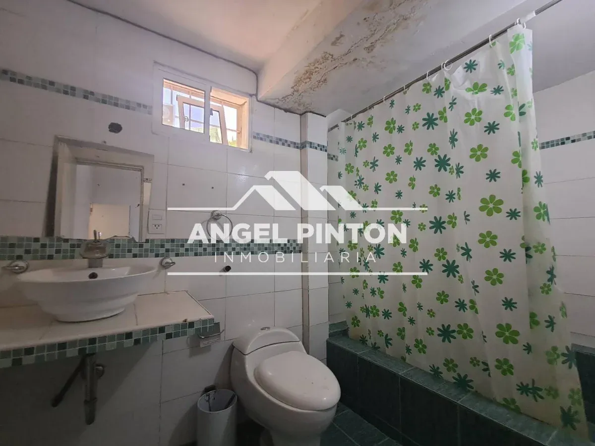 API 9967 CASA COMERCIAL VENTA AV LA LIMPIA MARACAIBO US$ 82000 Leyva Vásquez 0412 0716209 - 6