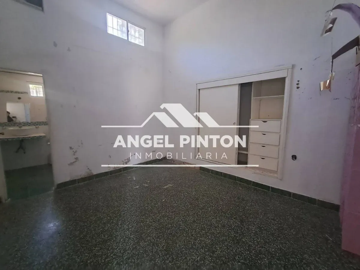 API 9967 CASA COMERCIAL VENTA AV LA LIMPIA MARACAIBO US$ 82000 Leyva Vásquez 0412 0716209 - 7