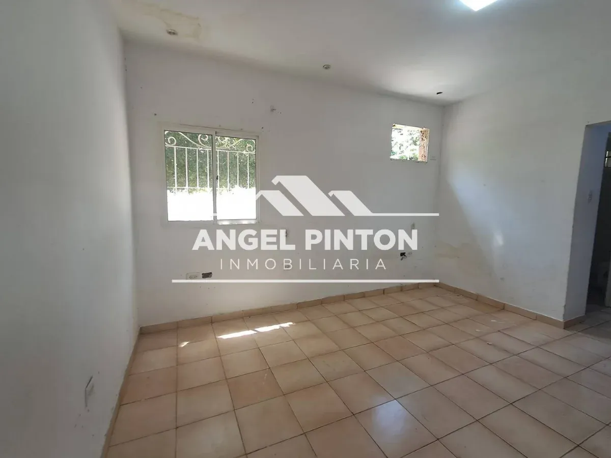 API 9967 CASA COMERCIAL VENTA AV LA LIMPIA MARACAIBO US$ 82000 Leyva Vásquez 0412 0716209 - 8