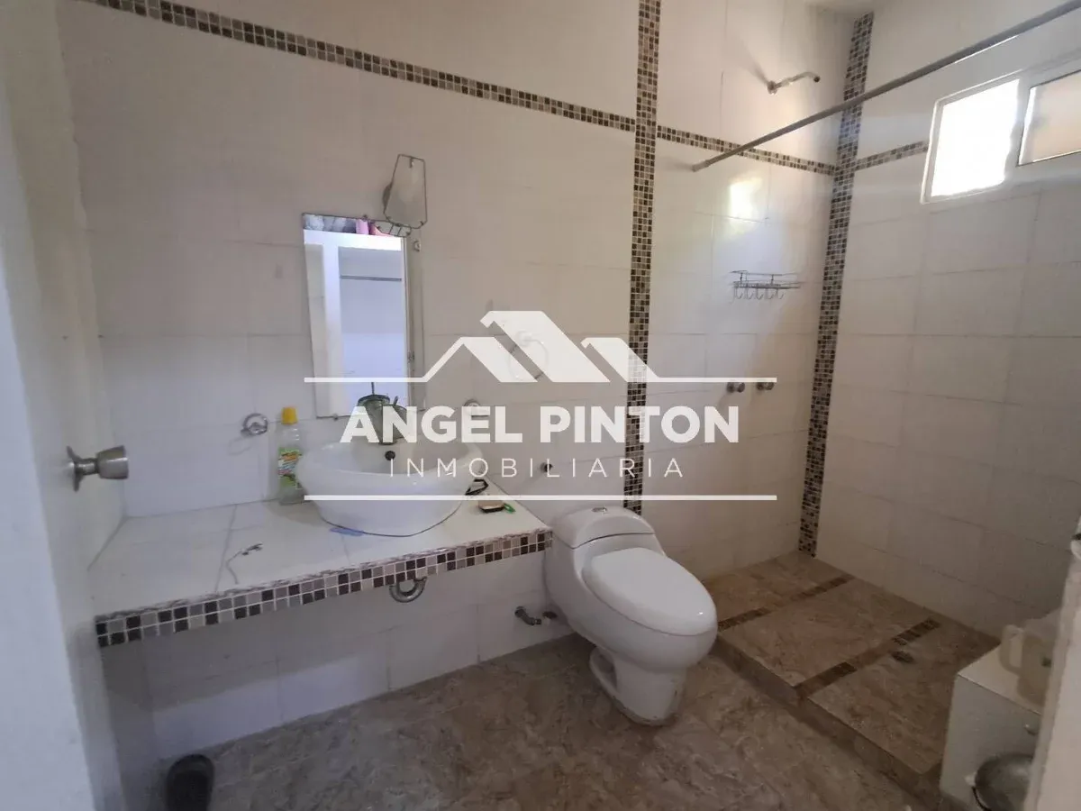 API 9967 CASA COMERCIAL VENTA AV LA LIMPIA MARACAIBO US$ 82000 Leyva Vásquez 0412 0716209 - 9