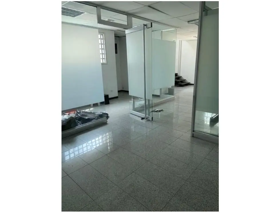 Alquilo local 182m2 El Rosal 2198 - 4