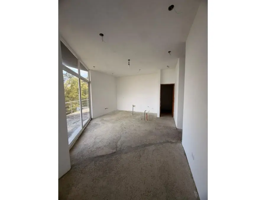 SE VENDE CASA EN ALTO HATILLO DE 1.010MTS2 - 6