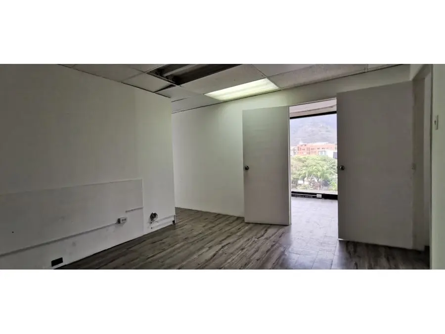 Alquilo Oficina La Castellana 440m2 / $4.310 - 20