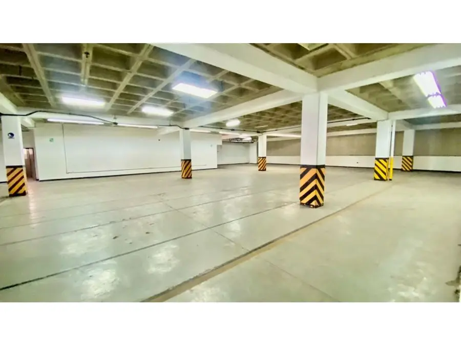 VENTA DE EDIFICIO INDUSTRIAL EN LA URBINA 3.820 M2 - 12