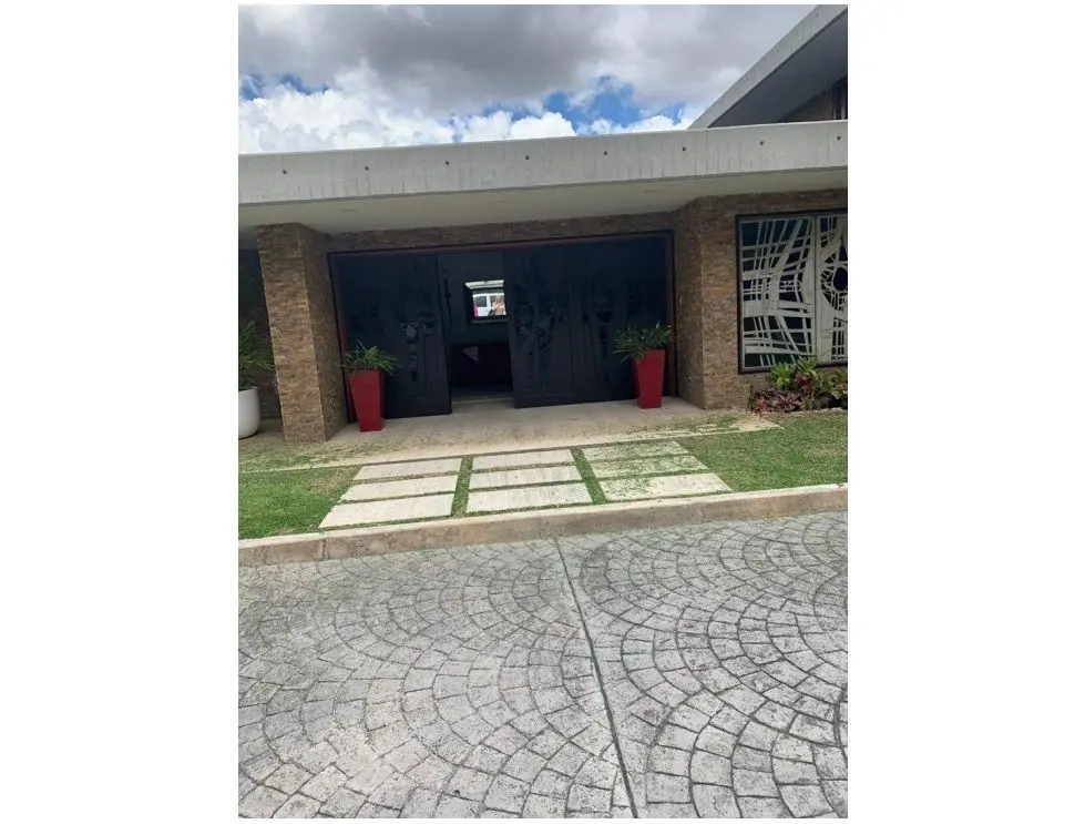 Se vende casa 780m2 7h/7b/8p Cerro Verde 6472 - 6