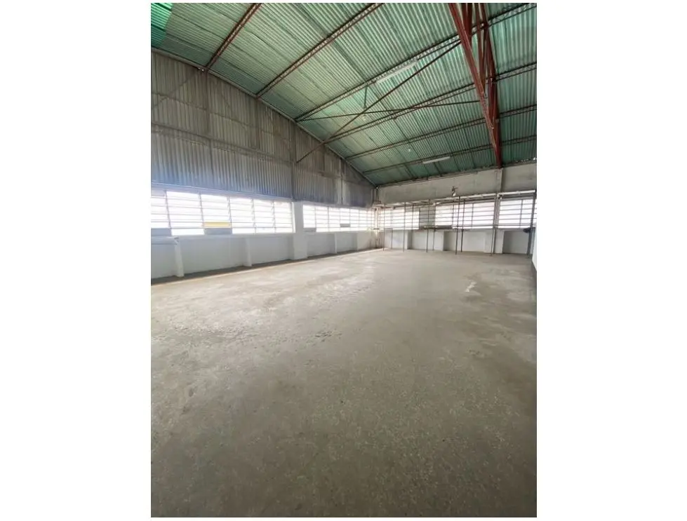 Alquilo piso industrial 755m2 Boleita Norte 4916