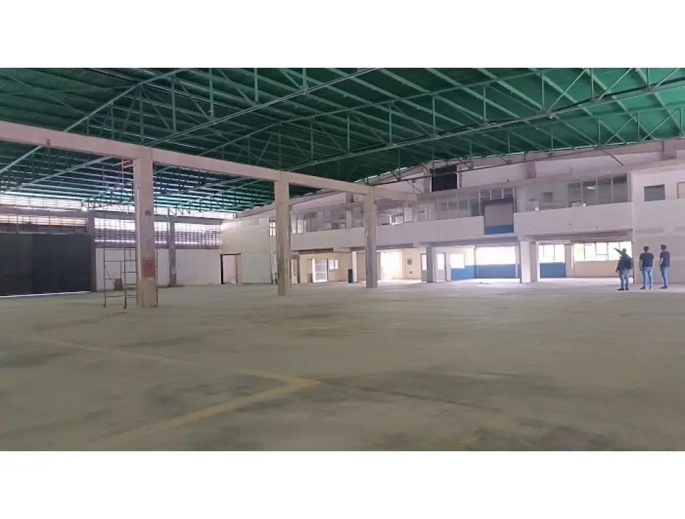 Alquilo galpón 2700m2 Guarenas 8191 - 7