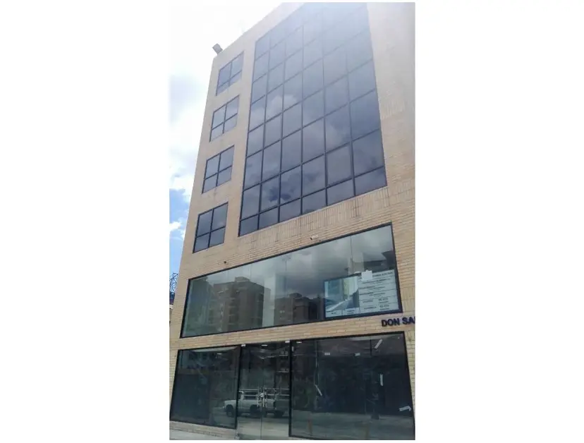 Vendo edificio 1799 m2 Las Mercedes 3964
