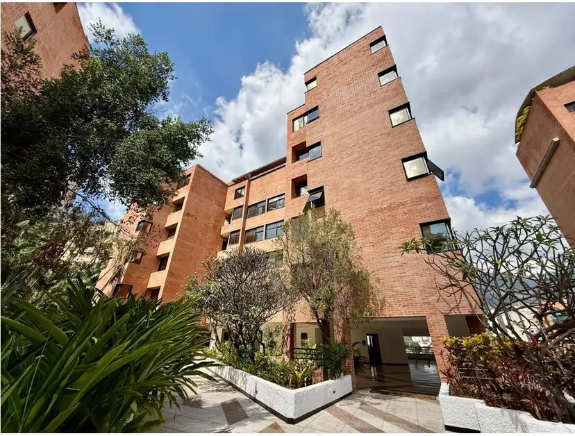Se alquila apto 300m² 3h+1s/4b1s/4p Las Mercedes