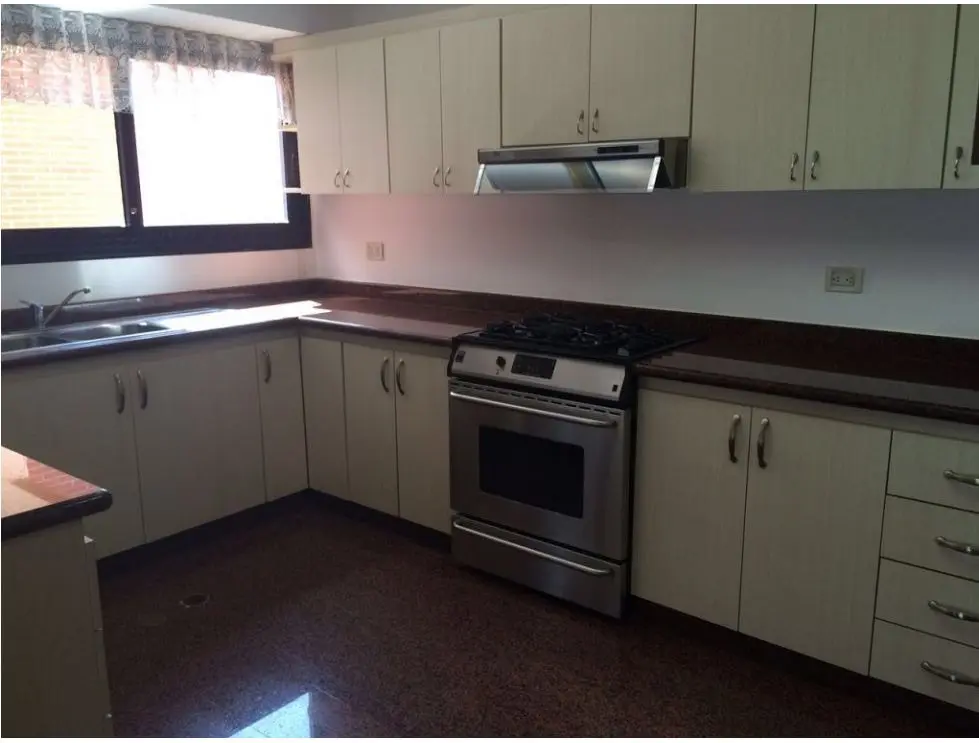 Se vende PH 550m2 4h+s/5.5b+s/5p L.San Roman 5955 - 9