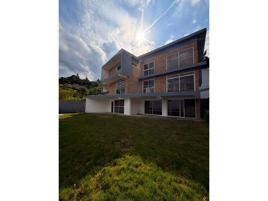 SE VENDE CASA EN ALTO HATILLO DE 900MTS2 - 20