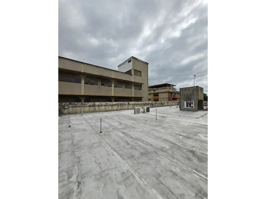 EDIFICIO INDUSTRIAL EN VENTA 1.938 M2 - BOLEITA NORTE - 26