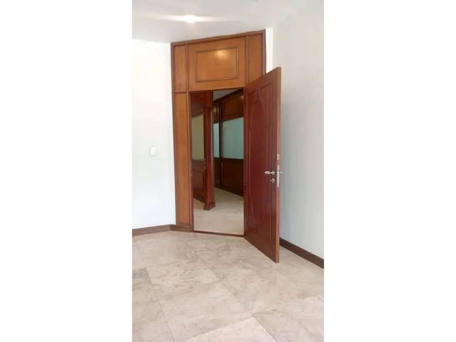 Se alquila oficina 150m2 C.C San Ingnacio 9513
