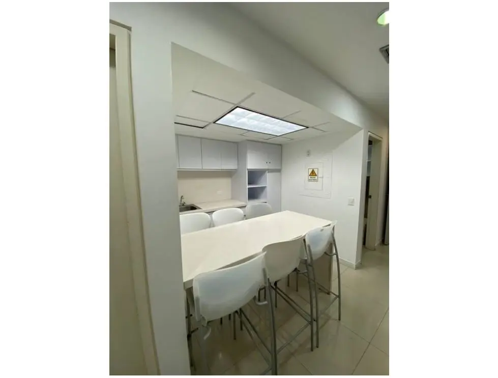Alquilo oficina 300m2 Chacao 3390 - 11