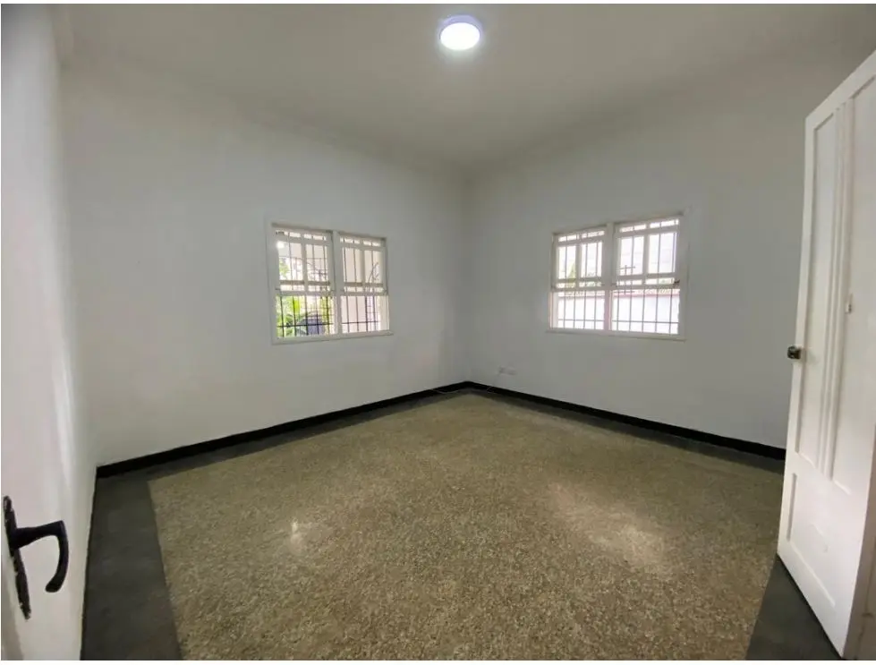 Se Alquila Planta Baja de Casa 480m² 4h+s/ 3b+s/4e en Altamira - 8