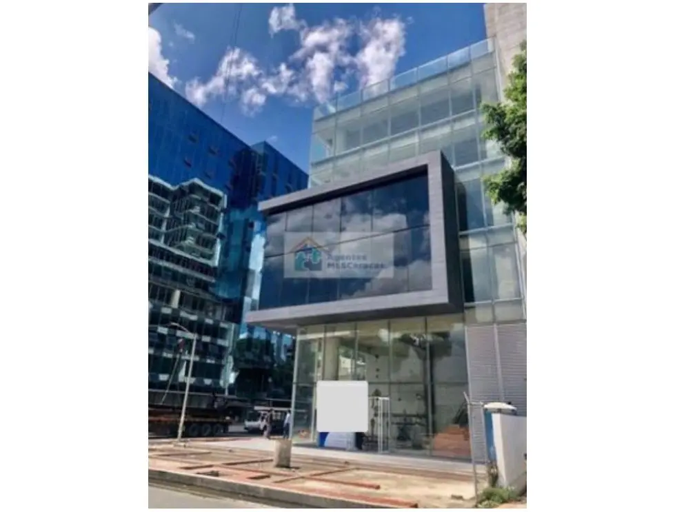 Vendo edificio comercial 3107m2 Las Mercedes 9606