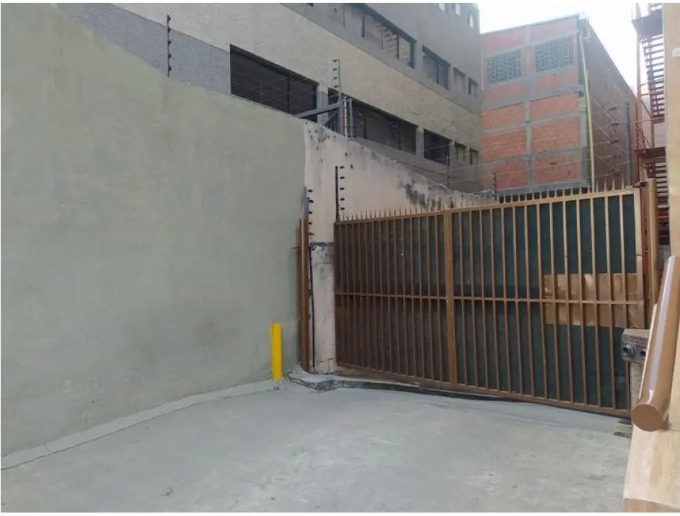 AMPLIO LOCAL EN ALQUILER EN BOLEÍTA SUR 1.177m2 - 2