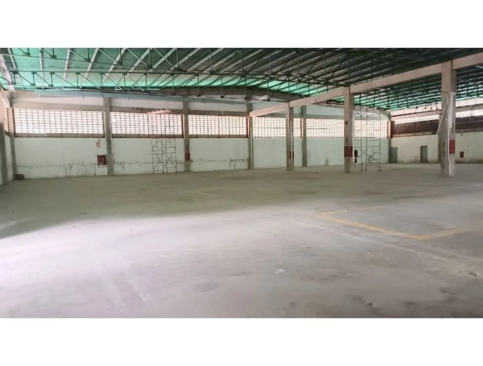 Alquilo galpón 2700m2 Guarenas 8191 - 2