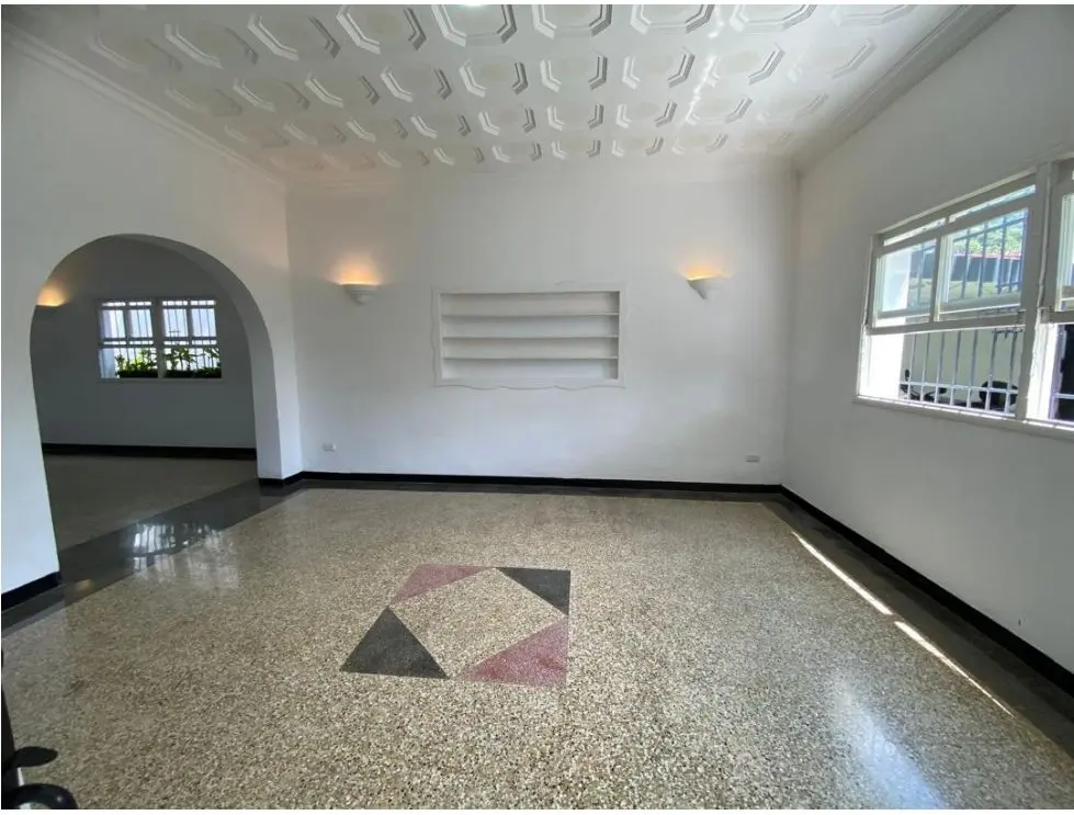 Se Alquila Planta Baja de Casa 480m² 4h+s/ 3b+s/4e en Altamira - 9