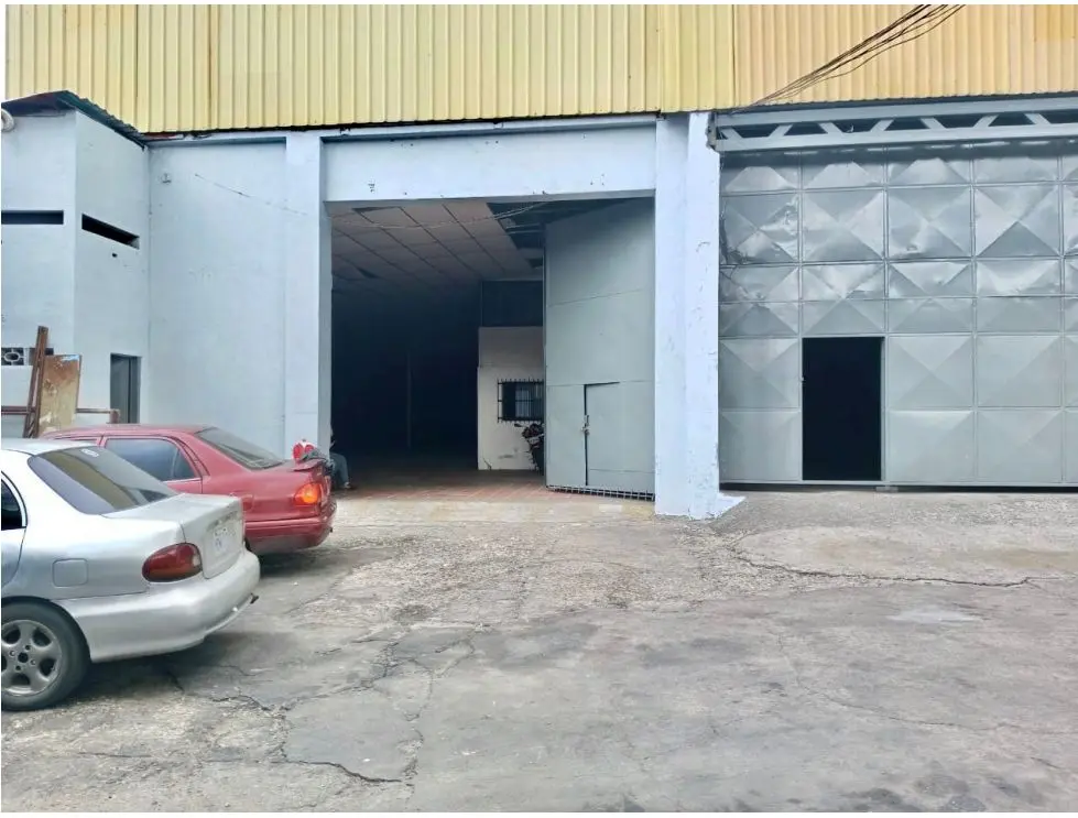 Se vende Galpón 2800m² Catia