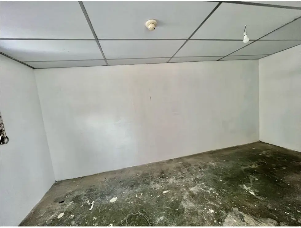 Se alquila local 207m2 2b Los Dos Caminos - 13