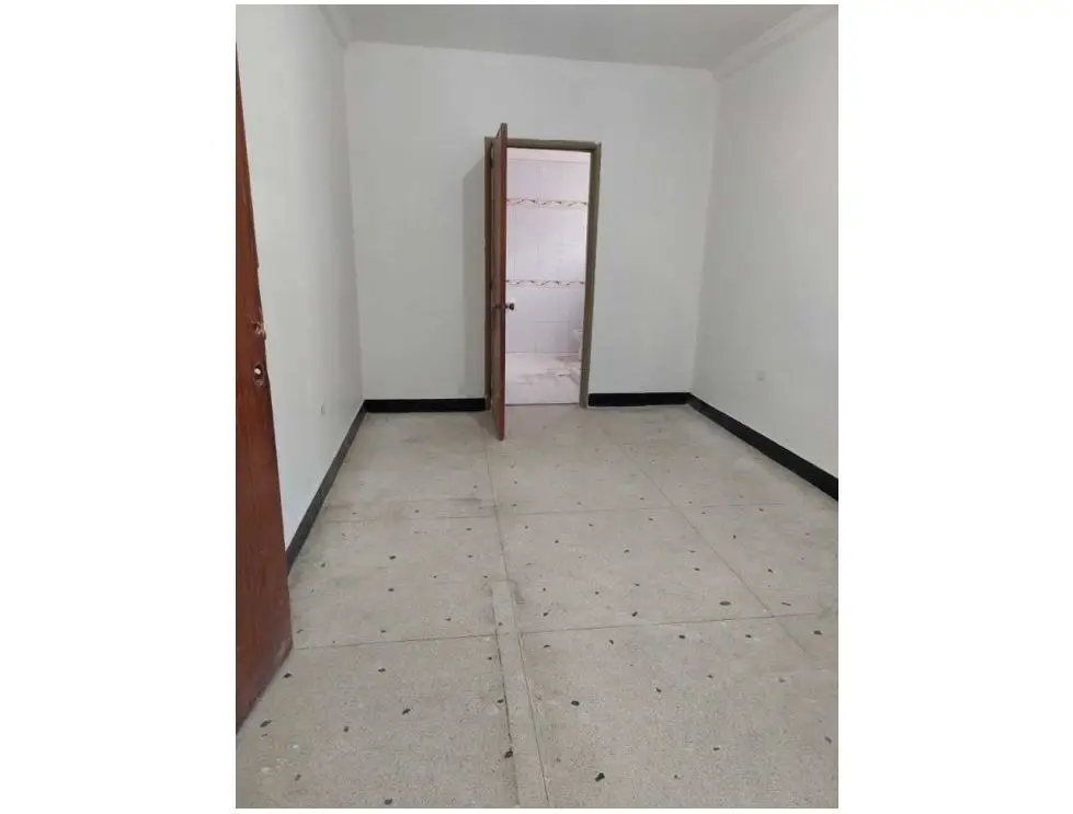 Alquilo local 100m2 Los Dos Caminos 4752 - 6