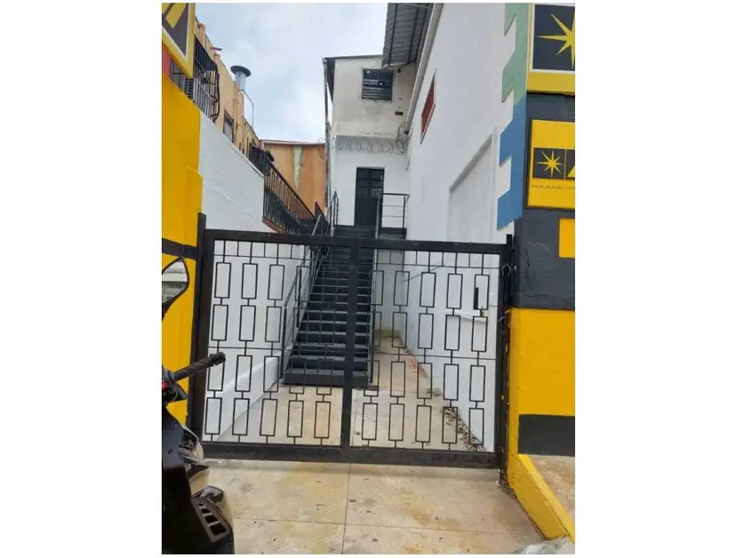 Alquilo local 100m2 Los Dos Caminos 4752