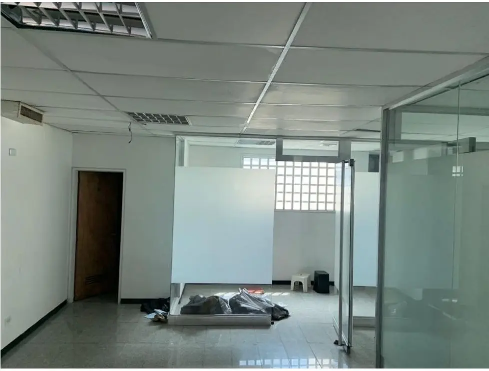 Alquilo local 182m2 El Rosal 2198 - 7