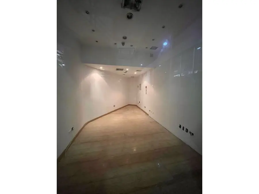Se vende local comercial 16,35m2 CC San Ignacio La Castellana 9462