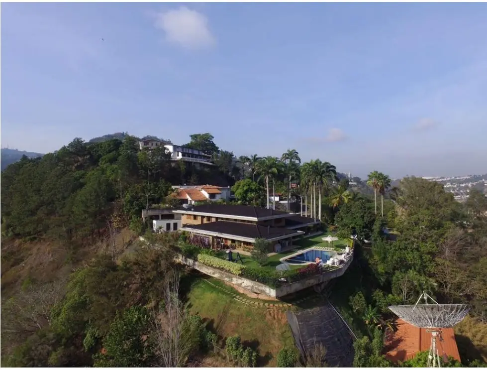 Se vende casa 780m2 7h/7b/8p Cerro Verde 6472