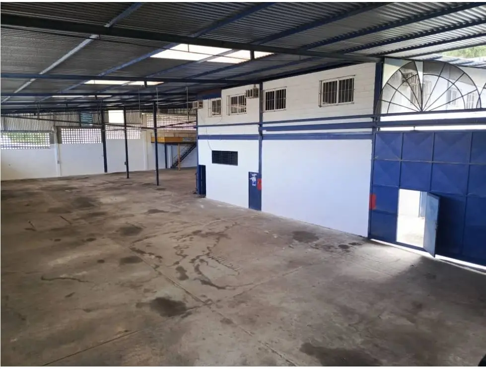 Se alquila galpón 1000m2 Filas de Mariche 0399
