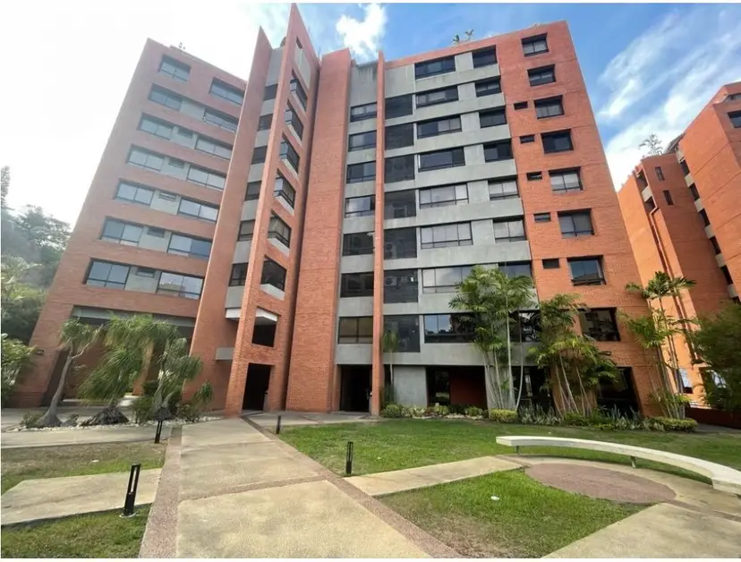 Alquilo apto 250m2 3h+s/3.5b+s/4p Colinas de Valle Arriba 4538