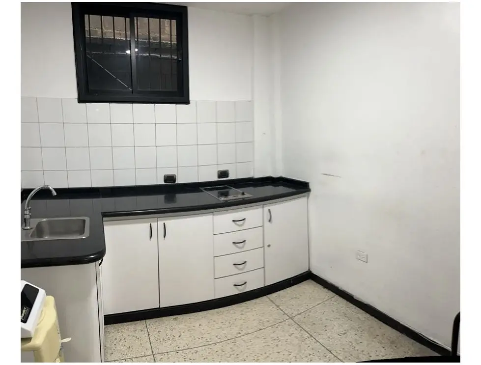 Se vende/Alquila edificio industrial 3.200m2 Boleita Sur 1881 - 11