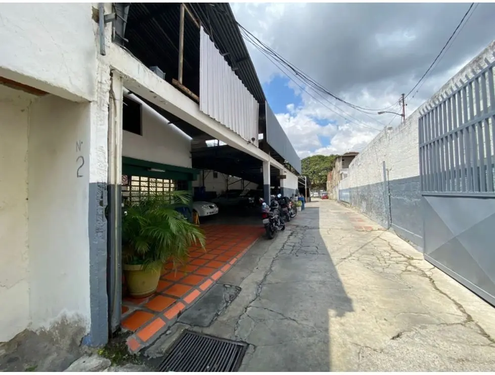Se vende Local Industrial con terreno - 1800m² - Boleíta Sur - 3