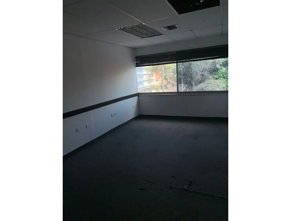 Se alquila oficina 1.000m2 Los Chaguaramos - 11