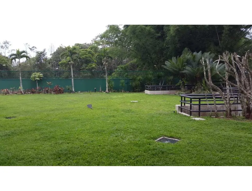 Se vende casa 1100m2 La Lagunita 8769 - 4