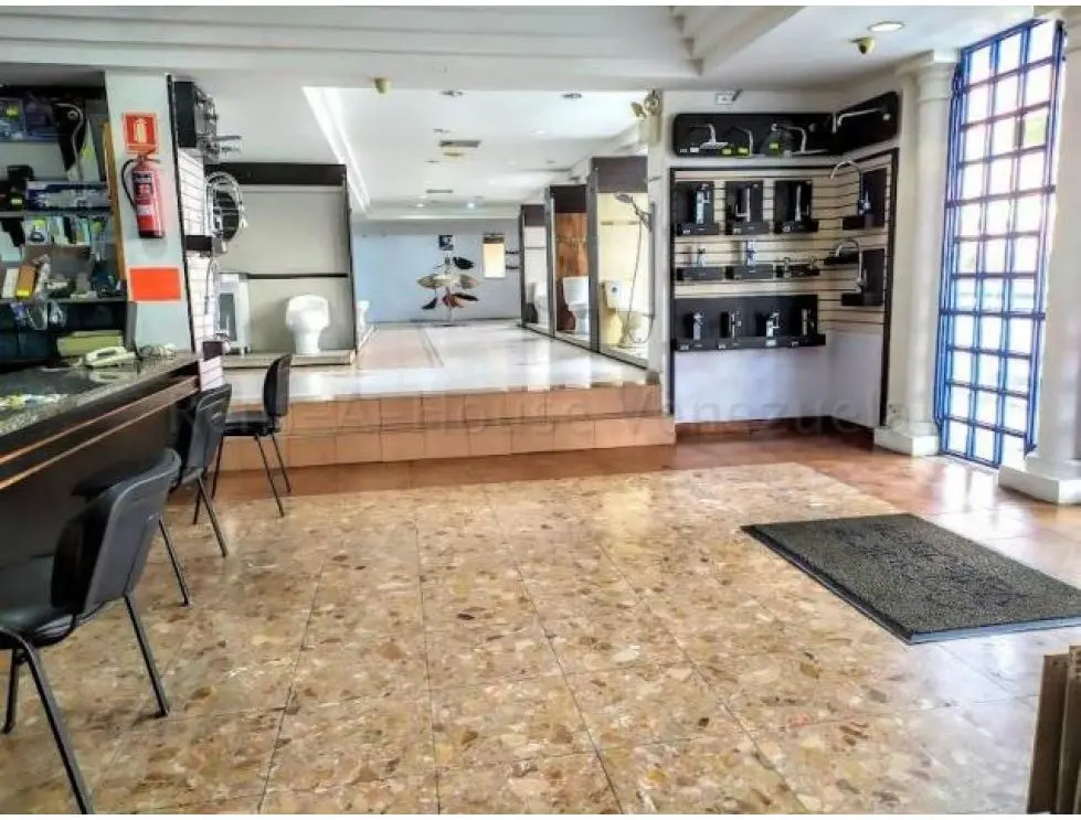 Se vende local 1.170m2 Santa Mónica 5602