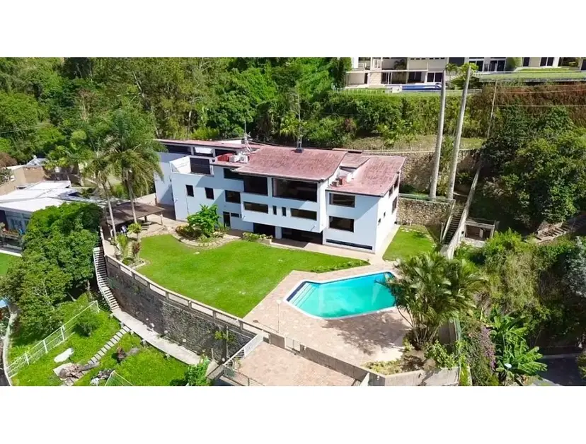 En Alquiler Casa en Cerro Verde. Baruta - Caracas