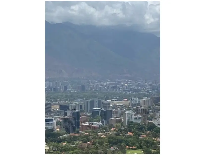 Se vende PH 400m2 Colinas de Valle Arriba 9917
