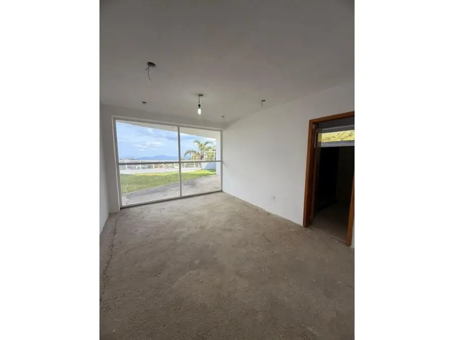 SE VENDE CASA EN ALTO HATILLO DE 900MTS2 - 2