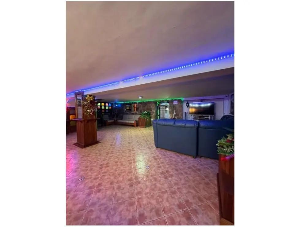 CASA EN ALQUILER 1.026 m2 - URB. ALTO PRADO - 25