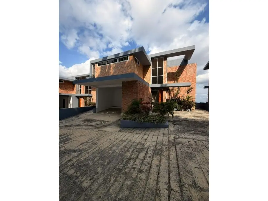 SE VENDE CASA EN ALTO HATILLO DE 750MTS