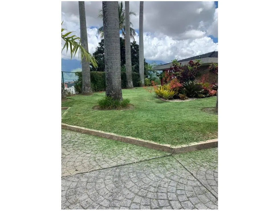 Se vende casa 780m2 7h/7b/8p Cerro Verde 6472 - 7