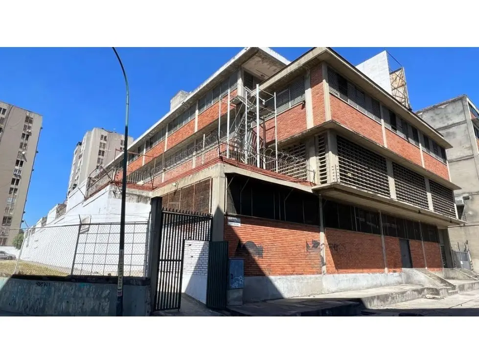 En Venta Galpon Edificio Industrial en San Martin. Libertador Caracas - 3