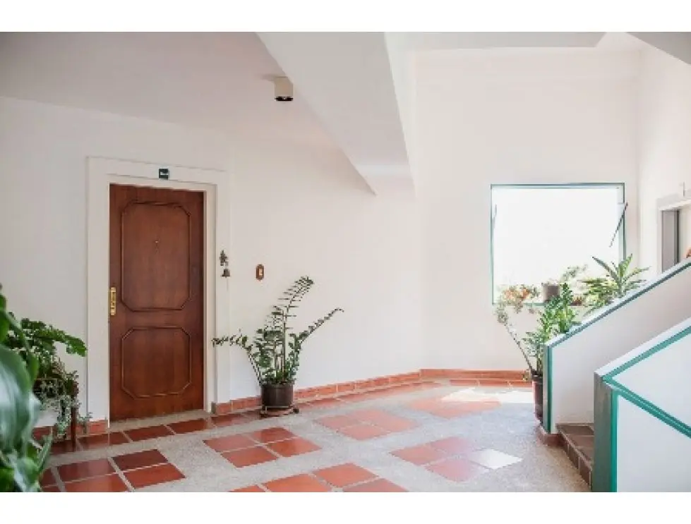 Se vende PH 230m2 5h/5b/6p Los Campitos 1685