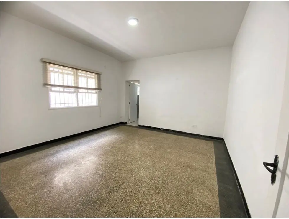 Se Alquila Planta Baja de Casa 480m² 4h+s/ 3b+s/4e en Altamira - 7