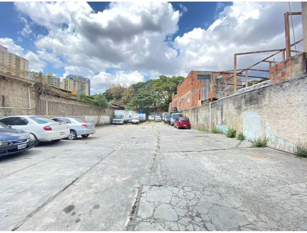 Se vende Local Industrial con terreno - 1800m² - Boleíta Sur