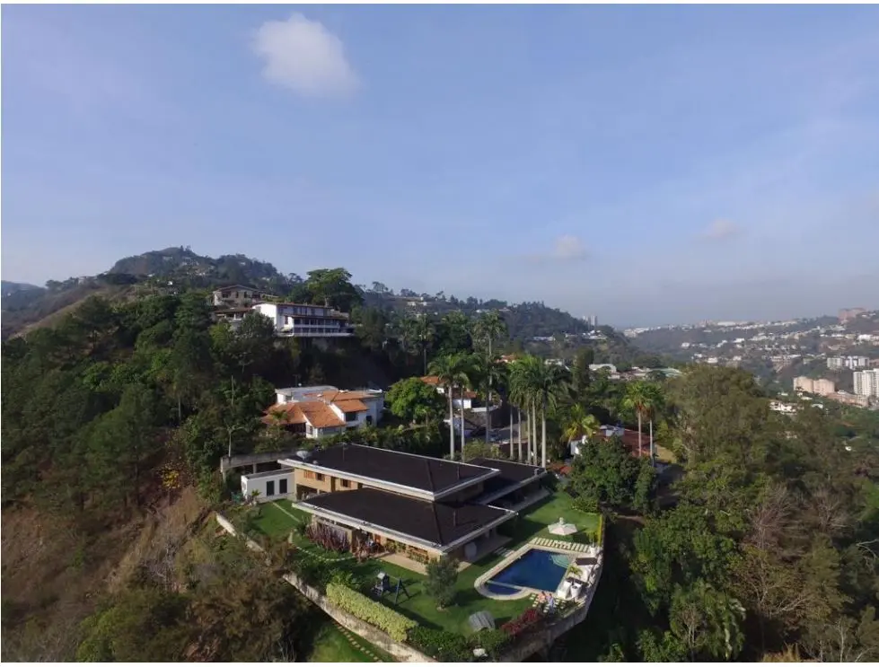Se vende casa 780m2 7h/7b/8p Cerro Verde 6472 - 3